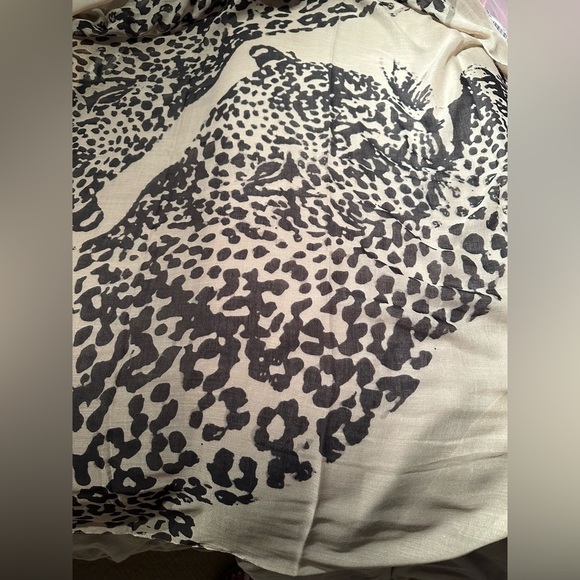 Twin Set Scarf Light weight. - Picture 2 of 4